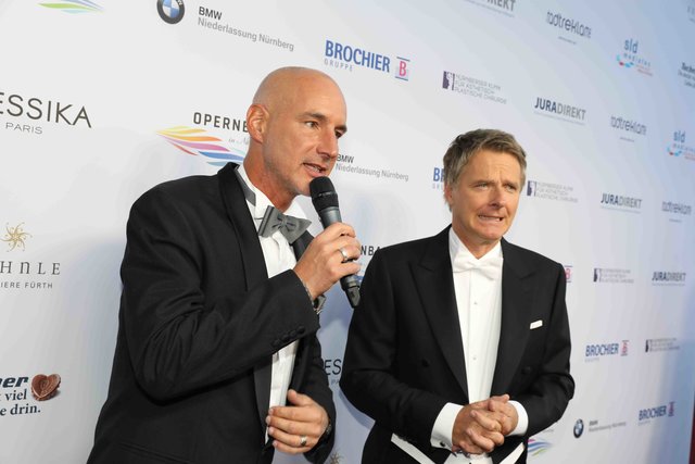 Martin Cernan interviewt Ballmoderator Jörg Pilawa  | Foto: Braun / Dreier / Friedrich / Maskow / Müller