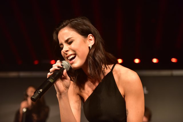 Foto: Juergen Friedrich, Germany,   Motiv:  Popsängerin Lena Meyer- Landruth              Beschreibung: Nach zweijaehriger Pause hatte der Nuernberger Opernball sein Comeback gefeiert. Unter dem Motto Klassik- Entertainment feierten ueber 2000 Gäste eine beschwingte Ballnacht in der Metropolregion Nuernberg. | Foto: Braun / Dreier / Friedrich / Maskow / Müller