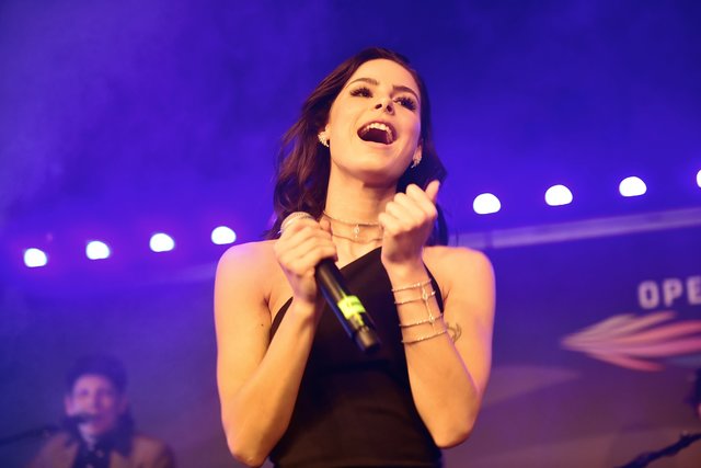 Foto: Juergen Friedrich, Germany,   Motiv:  Popsängerin Lena Meyer- Landruth              Beschreibung: Nach zweijaehriger Pause hatte der Nuernberger Opernball sein Comeback gefeiert. Unter dem Motto Klassik- Entertainment feierten ueber 2000 Gäste eine beschwingte Ballnacht in der Metropolregion Nuernberg. | Foto: Braun / Dreier / Friedrich / Maskow / Müller