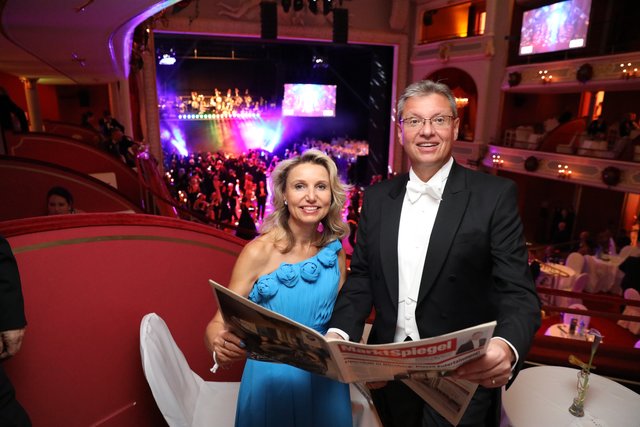 Foto: Udo Dreier - 15.09.2017 - Nürnberg - Opernball im Opernhaus - Leser der Mitternachtszeitung -  | Foto: Braun / Dreier / Friedrich / Maskow / Müller