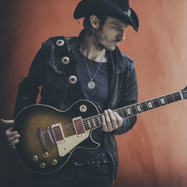 Der Gitarrist von "3 Dayz Whizkey", T.G. Copperfield, kommt mit einer All-Star-Band nach Fürth und wandelt zwischen Southernrock und Country. | Foto: Veranstalter