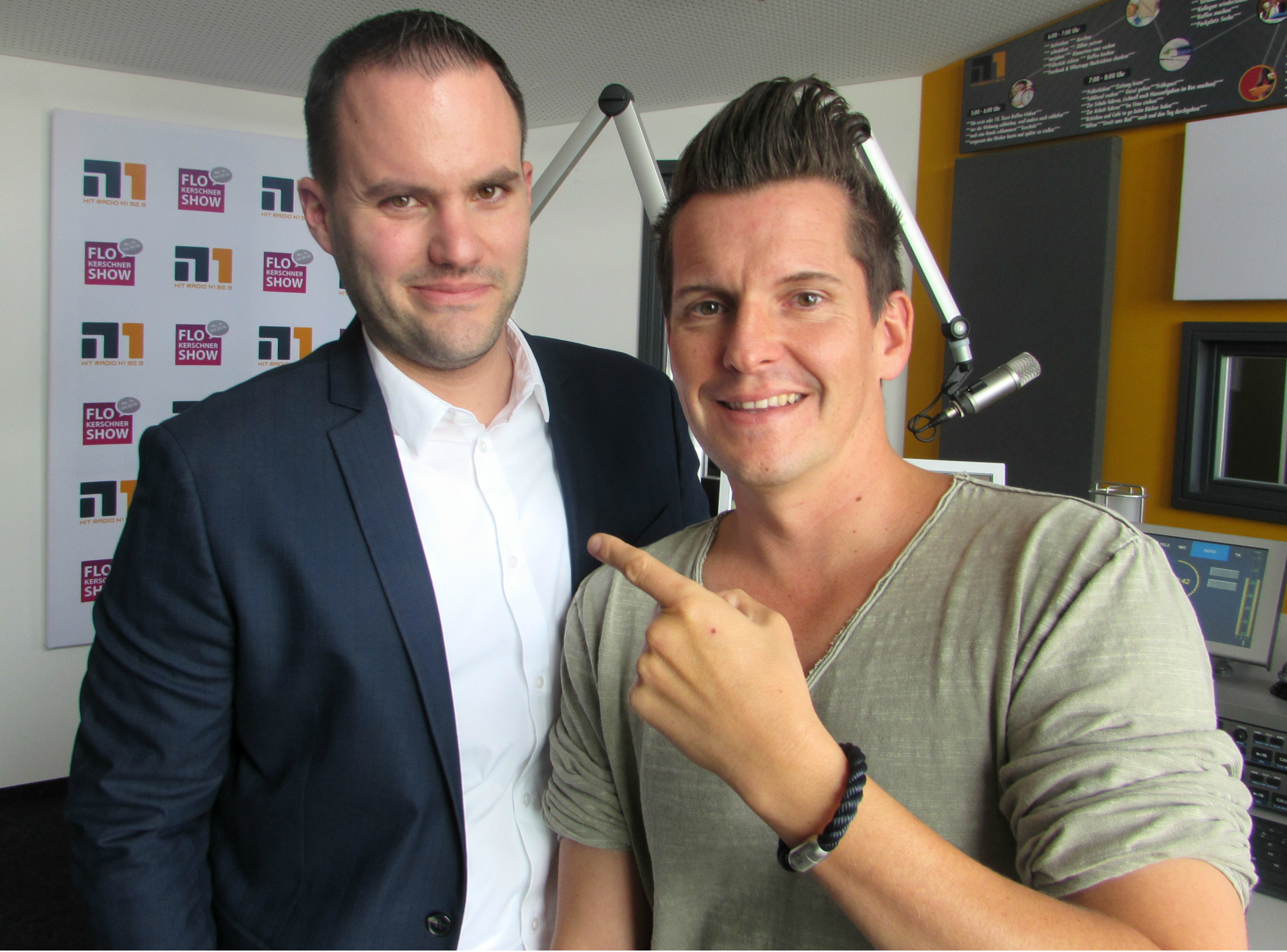 Martin Lechner (links) ergänzt als neuer Show Producer das Team der Flo Kerschner Show von N1-Morgenmoderator Flo Kerschner.