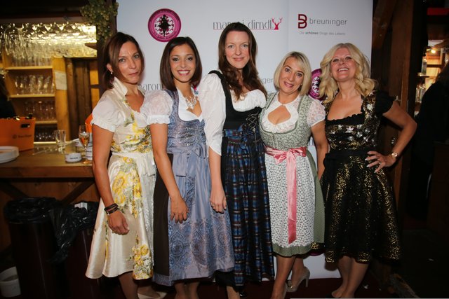 Mega-Stimmung bei den feschen Damen der 1. Ladies-Dirndl-Night auf dem Nürnberger Altstadtfest. Foto: Jürgen Friedrich