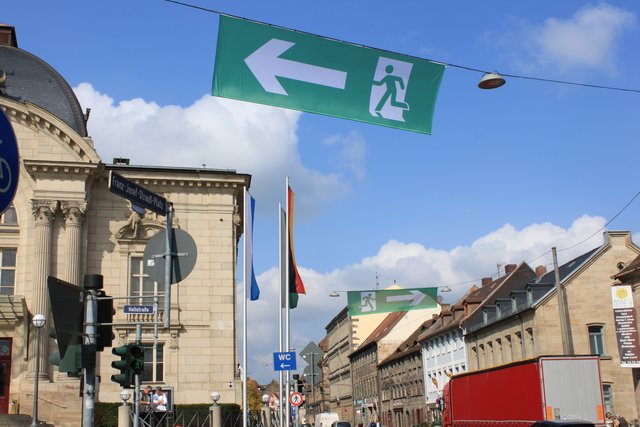 Sicherheit zuerst: Die Fluchtwege sind deutlich sichtbar ausgeschildert. Foto. Ebersberger