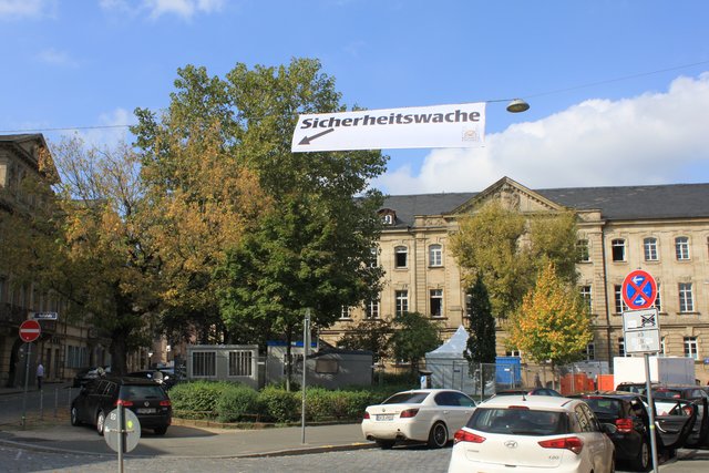 Die Sicherheitswache am Hallplatz ist ständig besetzt. Foto: Ebersberger