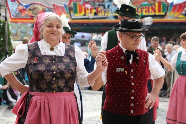 Traditionell-fränkische Tänze zeigte der Volkstrachtenverein Stadeln. Foto: Ebersberger