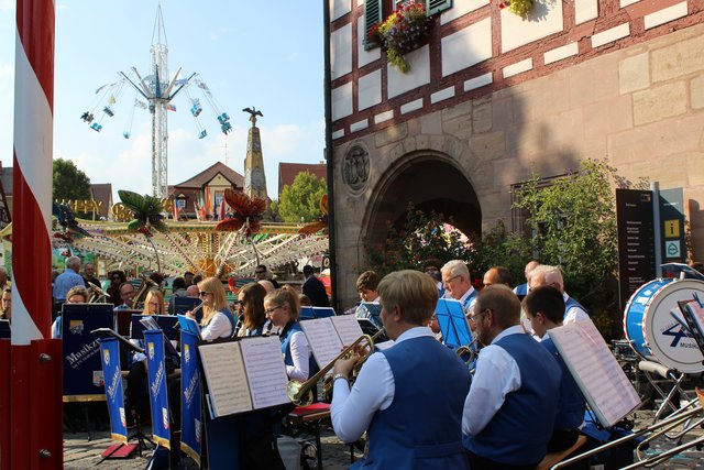 Platzkonzert des Musikzugs an der Schwabacher Kirchweih