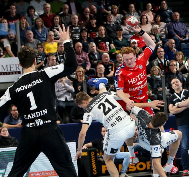 (Foto: HJKrieg, hl-studios, Erlangen): der starker Rückraum des THW Kiel war für den HCE schwer zu knacken
