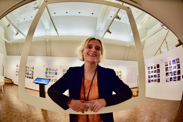 Sie zeigt die Bilder in Nürnberg: Marion Grether, Chefin des Museums für Kommunikation. Foto: © Peter Maskow