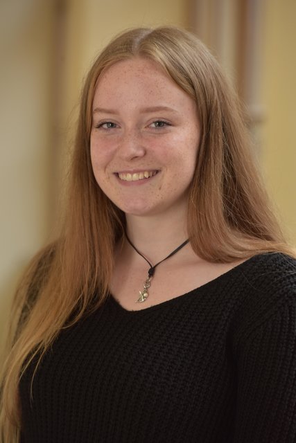 Alina Härtl 16 Jahre, Schülerin des Willstätter-Gymnasiums Nürnberg. Hobbys: Schwimmen, Klavier spielen, Lesen. | Foto: Stadt Nürnberg