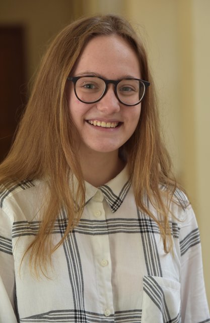 Marie Schödel 16 Jahre, Schülerin der Lothar-von-Faber-Fachoberschule Nürnberg. Hobbys: Fotografieren, Schauspielen, Zeichnen, Schwimmen. | Foto: Stadt Nürnberg
