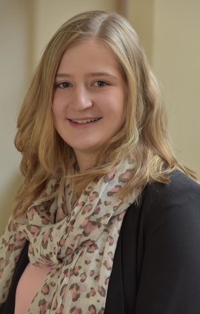 Rebecca Ammon 17 Jahre, Schülerin des Sigmund-Schuckert-Gymnasiums Nürnberg. Hobbys: Skifahren, Fotografie, Lesen, Musik hören, Lateinamerikanisch- und Standardtanz. | Foto: Stadt Nürnberg