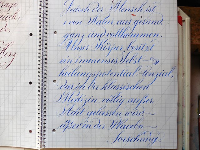 mit Gouache für Kalliegrafie von Schmincke geschrieben.