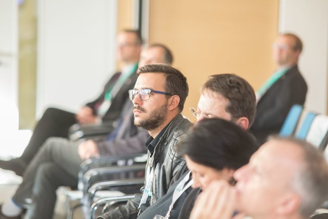 Die Zuhörer erleben renommierte Online-Referenten und interessante Fachvorträge. Foto: © Jens Liebenberg / SELLWERK