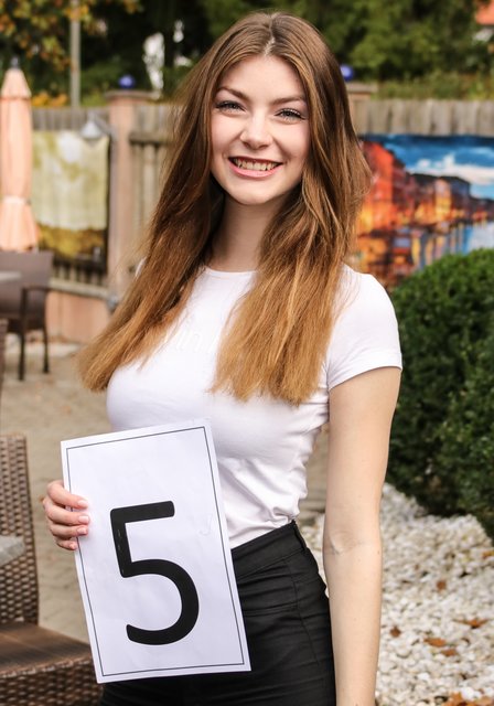 Antonia Einzinger (18),  Ausbildung zur Personaldienstleistungskauffrau. | Foto: Nicole Fuchsbauer