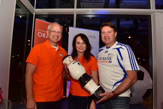 Sportsfreunde: Bürgermeister Dr. Klemens Gsell, Sabine Michel und VR Bank-Boss Dirk Helmbrecht (v.li.). | Foto: © Peter Maskow