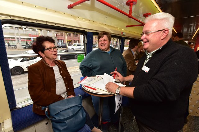 Das Treffen des Fahrgastbeirates fand in Nürnbergs Eventstraßenbahn Extratour statt. | Foto: Claus Felix