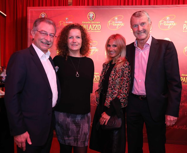 BDI-Präsident Prof. Dieter Kempf mit Anke Buddenberg, Birsen Brochier mit Ehemann und Erfolgsunternehmer Alexander (v.l.). | Foto: © Udo Dreier