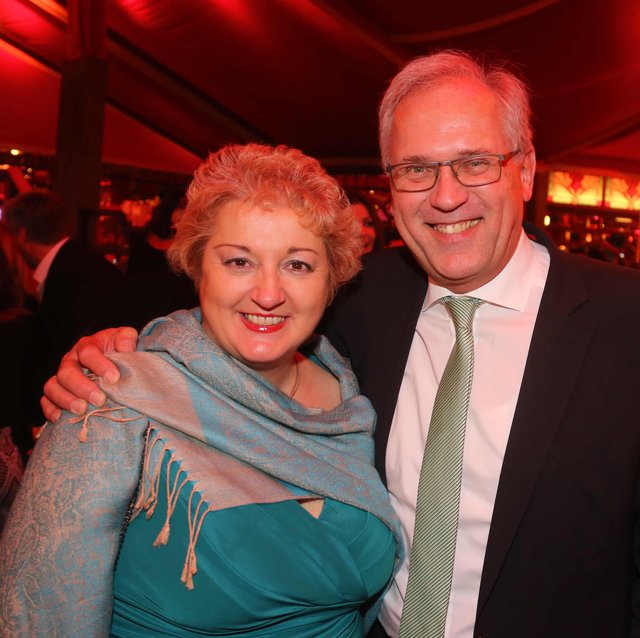 CSU-Lady Petra Guttenberger mit Parteifreund und Bezirkstagspräsident Richard Bartsch. | Foto: © Udo Dreier