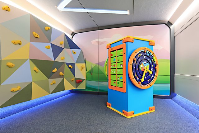 Was wünschen sich Reisende  vom Regionalverkehr von morgen? Der Ideenzug hat Entertainmentbereiche – auch für kleine Passagiere. Foto: DB AG