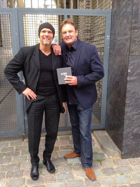Fußballtrainer Thorsten Legat wird auch bei der Fight Night dabei sein. Auf dem Bild mit Peter Althof (r.).