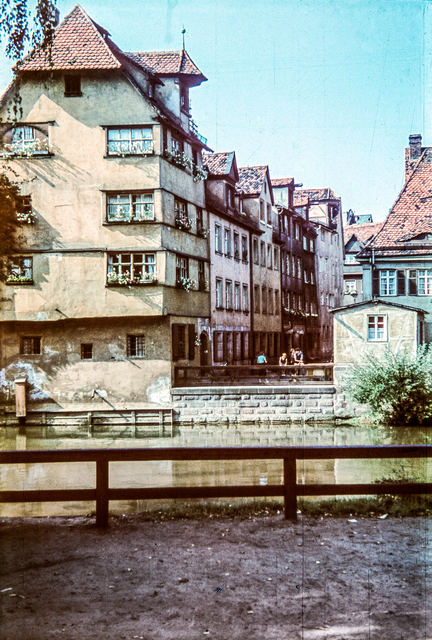 Der malerische Blick von der Insel Schütt in die Fetzergasse. | Foto: Hans Kugler, zwischen 1936 und 1938. (StadtAN A 59/IV Nr. Ku-D-2-3)