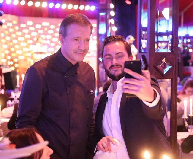 Alexander Herrmann dreht eine Runde und begrüßt die 100 Marktspiegel-Leser. | Foto: Udo Dreier