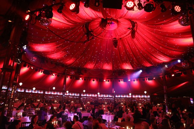 Die Gäste von MarktSpiegel & Palazzo erlebten einen temporeichen Abend voller kulinarischer und artistischer Höhepunkte. | Foto: Udo Dreier
