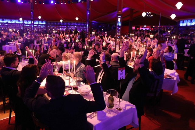 Die Gäste von MarktSpiegel & Palazzo erlebten einen temporeichen Abend voller kulinarischer und artistischer Höhepunkte. | Foto: Udo Dreier