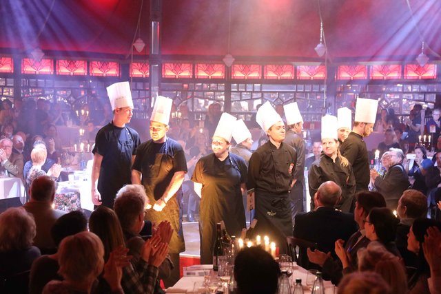 Die Gäste von MarktSpiegel & Palazzo erlebten einen temporeichen Abend voller kulinarischer und artistischer Höhepunkte. | Foto: Udo Dreier