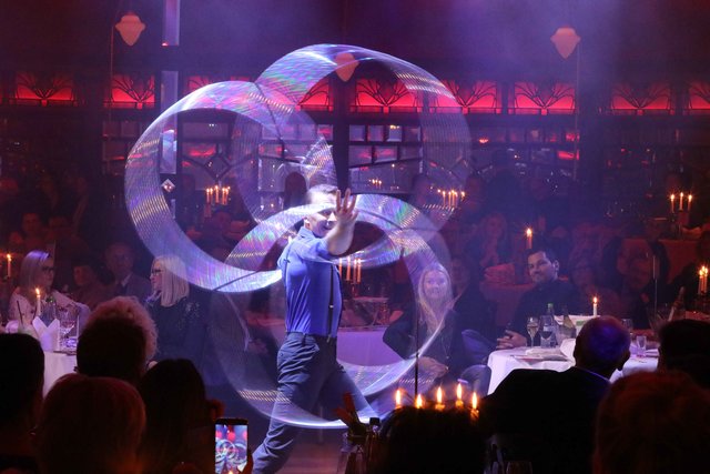 Die Gäste von MarktSpiegel & Palazzo erlebten einen temporeichen Abend voller kulinarischer und artistischer Höhepunkte. | Foto: Udo Dreier
