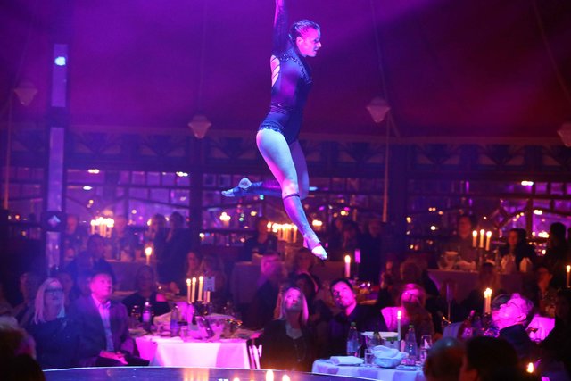 Die Gäste von MarktSpiegel & Palazzo erlebten einen temporeichen Abend voller kulinarischer und artistischer Höhepunkte. | Foto: Udo Dreier