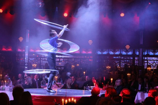 Die Gäste von MarktSpiegel & Palazzo erlebten einen temporeichen Abend voller kulinarischer und artistischer Höhepunkte. | Foto: Udo Dreier