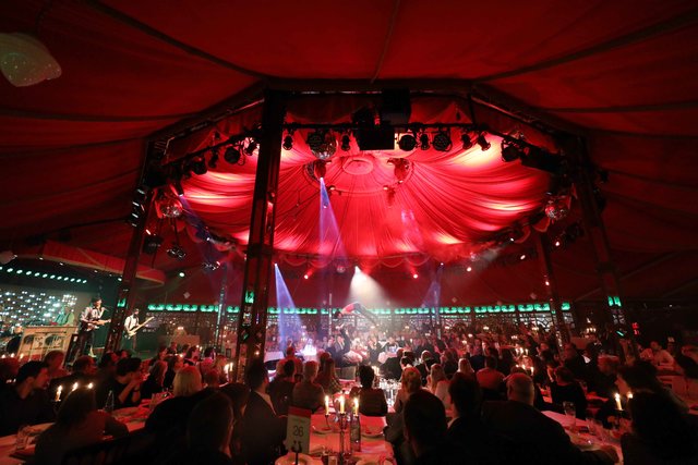 Die Gäste von MarktSpiegel & Palazzo erlebten einen temporeichen Abend voller kulinarischer und artistischer Höhepunkte. | Foto: Udo Dreier