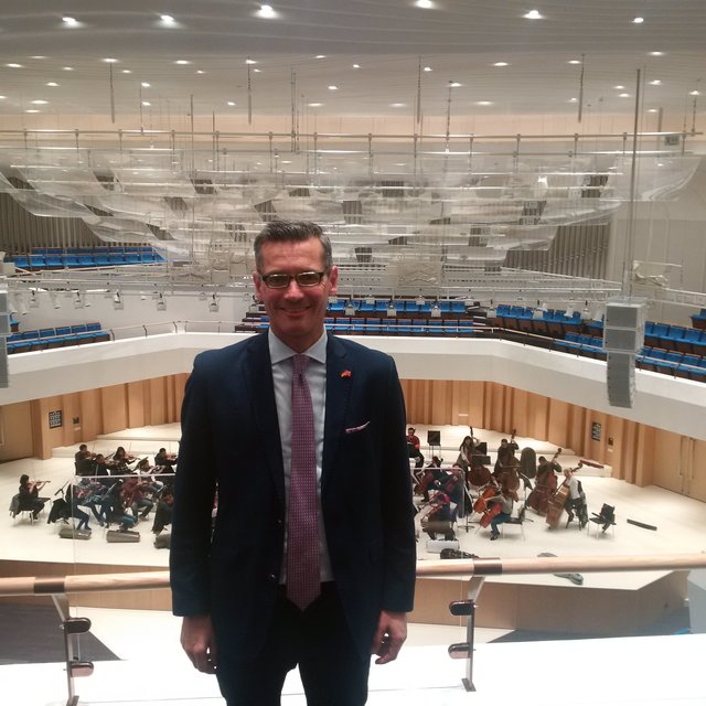 Dr Michael Fraas berichtet aus Chengdu: ,,Im selben Gebäudekomplex des Cooperation Center befindet sich auch ein hochmoderne Konzertsaal, der von einem finnischen Architekten entworfen wurde. Es herrscht hervorragende Akustik. Wir könnten uns davon überzeugen, da während unseres Besuchs dort eine Orchesterprobe lief.‎" | Foto: Dr. Michael Fraas