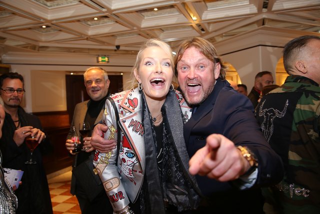 Elke Bergmann-Finkh mit Promibodygard Peter Althof. | Foto: Jürgen Friedrich