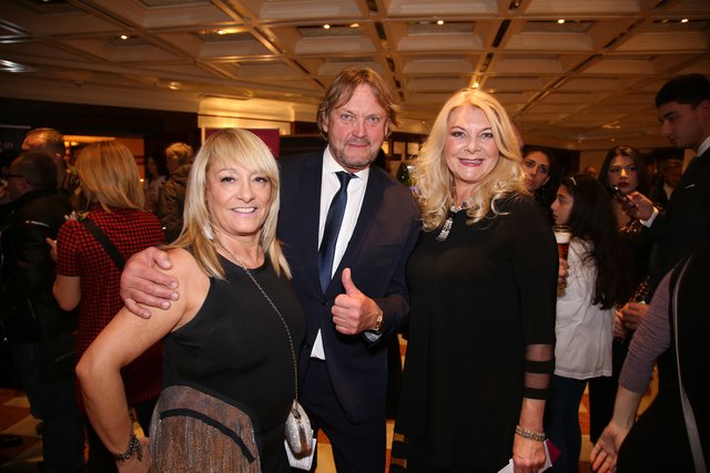 vl: Nürnbergs Modelady Dominic Armbrüster, Promibodygard Peter Althof und Modelmacherin Marie-Luise Cawi. | Foto: Jürgen Friedrich