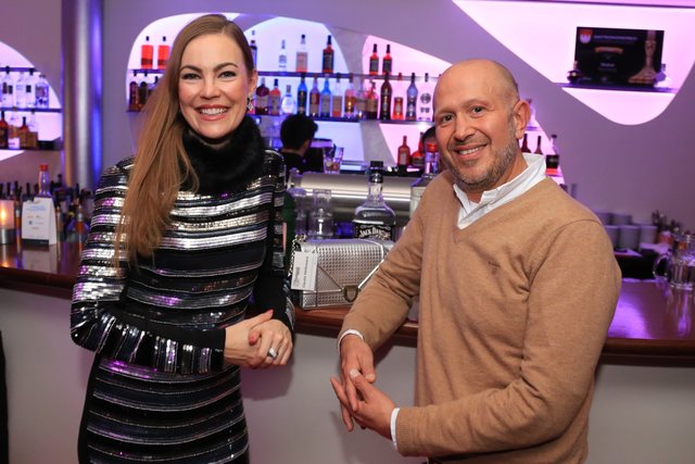 Maklerin und Model Claudia Pinkert mit ihrem Kollegen Muhterem Öz. | Foto: © Jürgen Friedrich