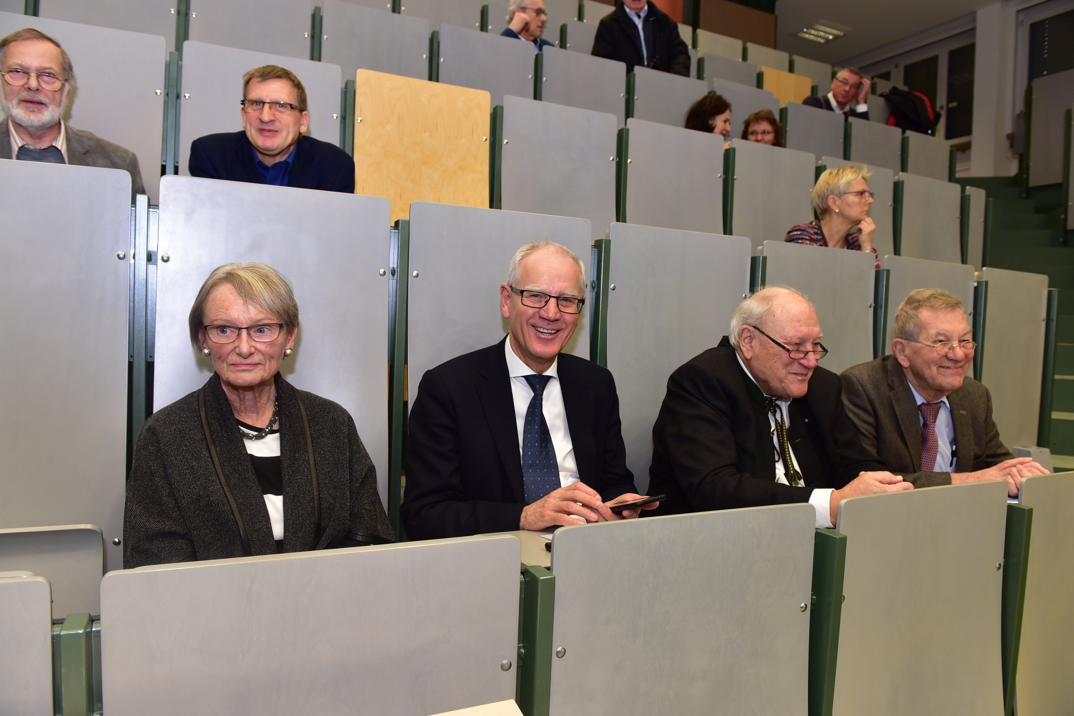 Im Hörsaal der Kinderklinik: Erlangens Alt-Oberbürgermeister Dr. Siegfried Balleis (CSU). Foto: © Peter Maskow