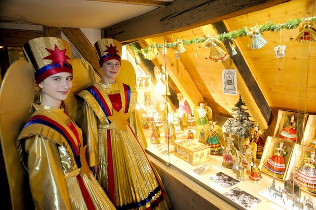 Die aktuelle Weihnachtsausstellung im Museum |22|20|18| Kühnertsgasse gibt mit weit über hundert Rauschgoldengeln aus der Zeit um 1900 bis zu Exemplaren aus heutiger Produktion einen Überblick über die Historie des Rauschgoldengels und seine Entwicklung.