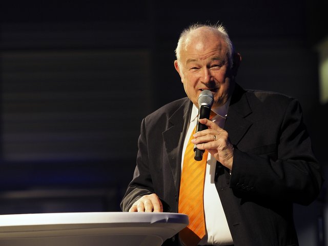 Schirmherr und Ministerpräsident a.D. Dr. Günther Beckstein bei der Allianz RETRO Night. | Foto: Veranstalter