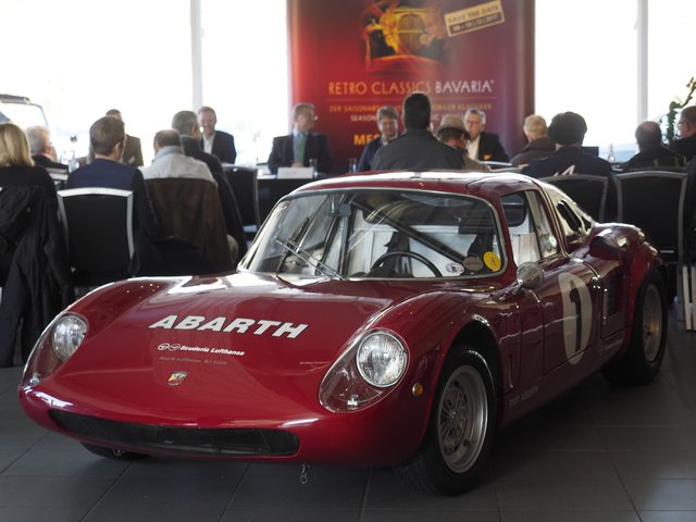 Diesen Abarth zeigte das RETRO CLASSICS Bavaria 2017-Team auf der Pressekonferenz. | Foto: Veranstalter
