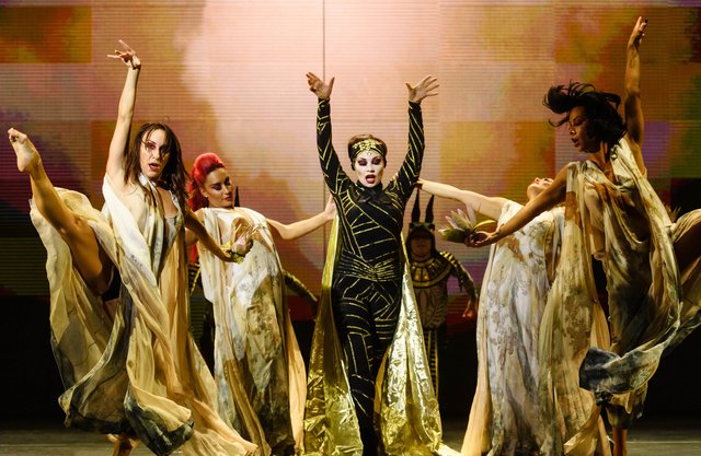 Eingebettet in eine fiktive und düstere Geschichte präsentiert Magier Hans Klok in seiner Show "House of Mystery" sensationelle Illusionen und magische Tricks.