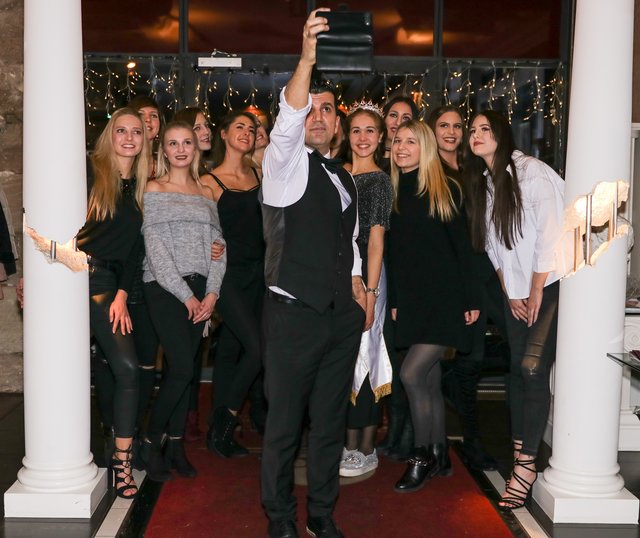 Mädelsabend mit Geschenken im La Cultura: Gruppenselfie ist Pflicht! | Foto: Nicole Fuchsbauer