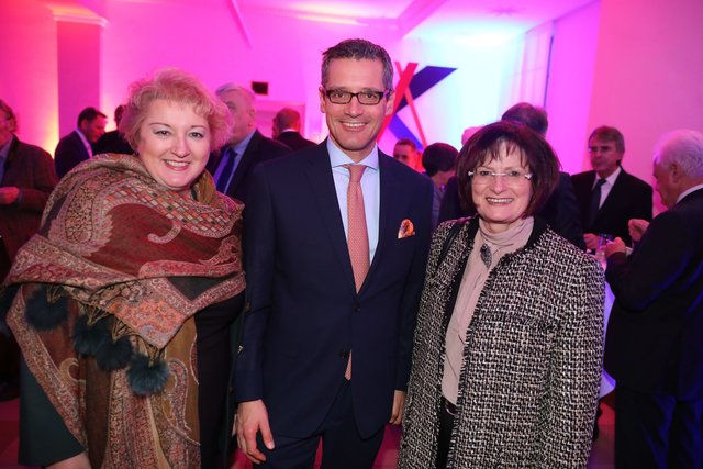 Staatsempfang aus Anlass der Eröffnung der Hochgeschwindigkeitsstrecke Nürnberg - Erfurt (v.l.): MdL Petra Guttenberger, Wirtschafstreferent Dr. Michael Fraas und Christa Naaß, Vizepräsidentin Bezirkstag Mittelfranken. | Foto: Udo Dreier