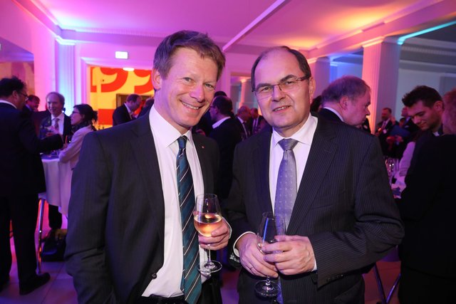 Bundesminister Christian Schmidt (r). und Dr. Richard Lutz (Deutsche Bahn AG). | Foto: Udo Dreier