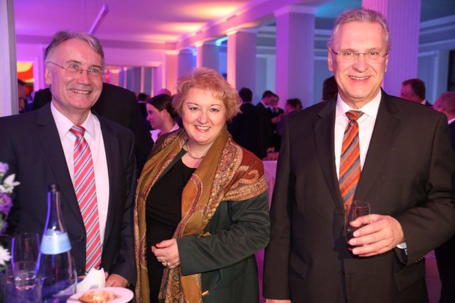 Staatsminister Joachim Herrmann, Landtagsabgeordnete Petra Guttenberger und Roman Fertinger, Polizeivizepräsident  des Polizeipräsidiums Mittelfranken. | Foto: Udo Dreier