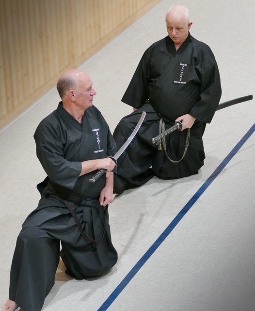 Rudi Müller, Präsident des Bayerischen Iaido Bundes, und Wim van Mourik