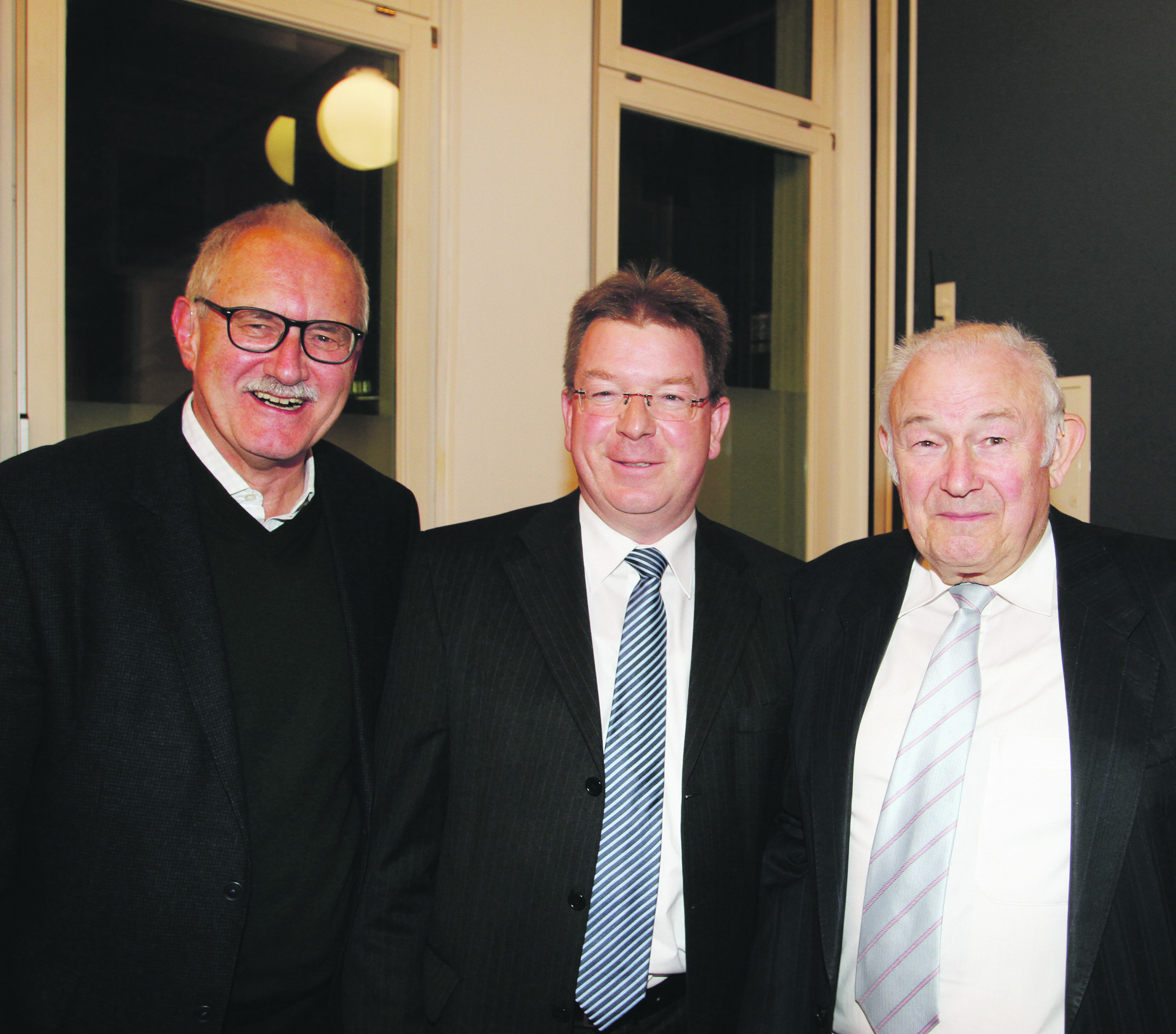 Gruppenfoto im Haus Eckstein: Günter Gloser (SPD), Jürgen Brand (Europa-Union) und Dr. Günther Beckstein (CSU, v.l).