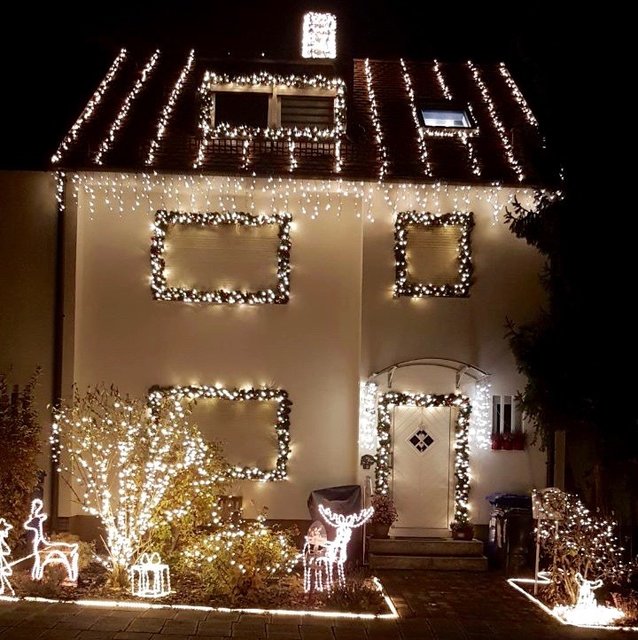 Diese wunderschöne Weihnachtsbeleuchtung schickte uns Fabian Tröger: ,,Huhu, ich wollte euch mal das größte Weihnachtshaus in Nürnberg vorstellen! Über 20.000 Leds!" | Foto: Fabian Tröger